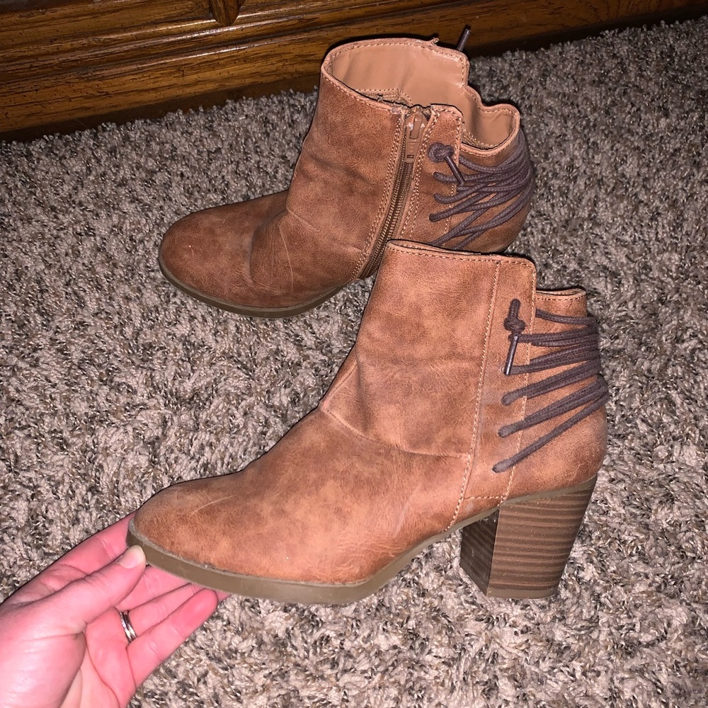 Maurices Brown Laceup Back Heeled Booties Size 6.5